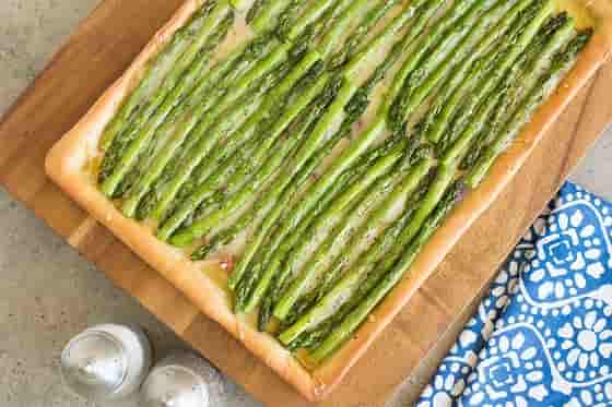 These Asparagus Prosciutto Tarts makes a great crowd pleaser, and are normally gone in a flash! 